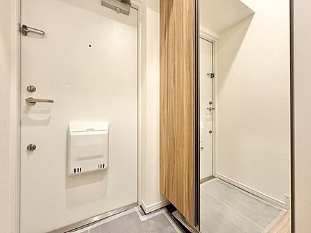 毎日の行き帰りで使う大事な玄関は、清潔感があり、明るく迎えてくれます。