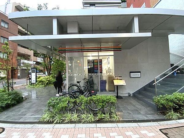 セブンイレブン港区麻布十番1丁目店 120m