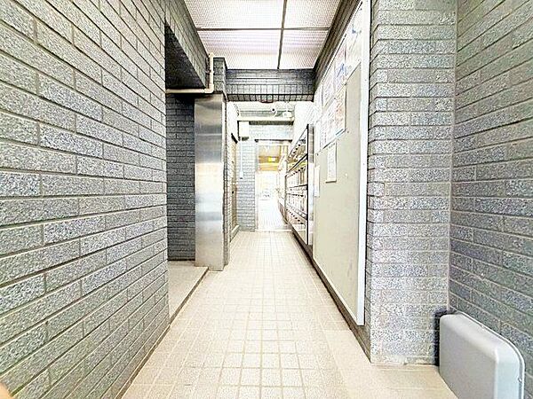 気品溢れる美しいエントランス空間です。