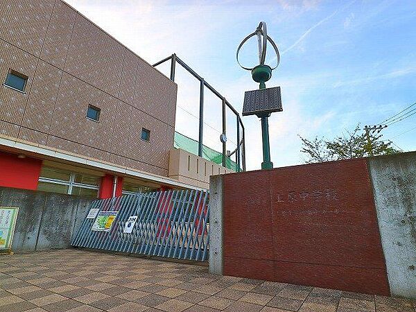 渋谷区立上原中学校 1300m