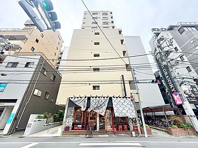 外観：住まう方々が歳月をかけて育んだ豊かな歴史を感じるマンション。気品溢れる佇まいが暮らしを素敵に変える。
