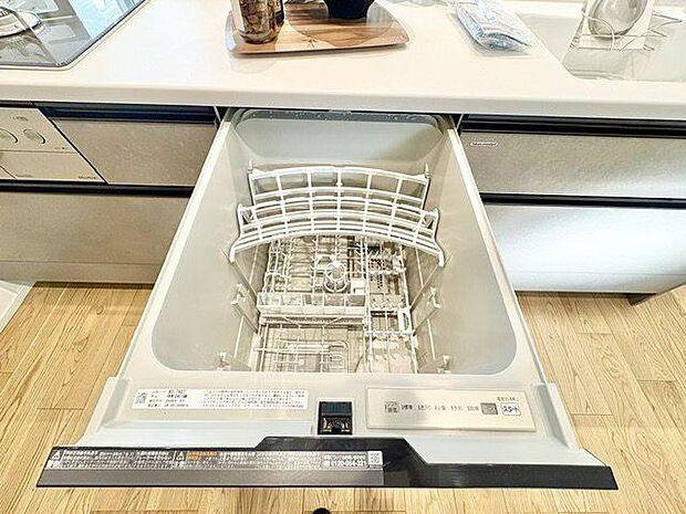 ビルトイン食洗機は、節水や節電機能も充実して家事の手助けをしてくれます。