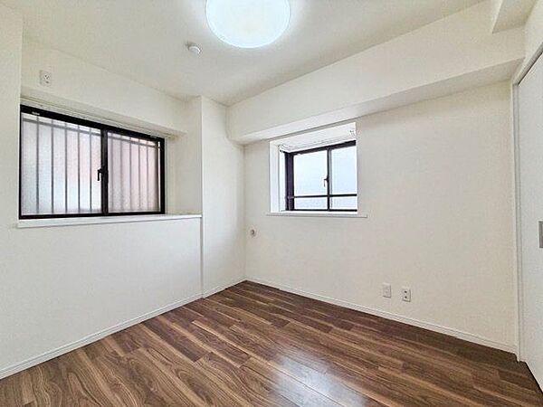 過ぎ行く時間をゆったりと感じることができる落ち着いたお部屋。プライベートな時間を満喫できます。