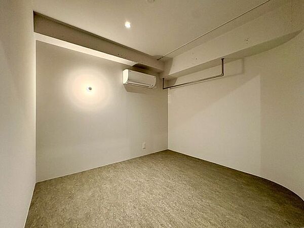 過ぎ行く時間をゆったりと感じることができる落ち着いたお部屋。プライベートな時間を満喫できます。