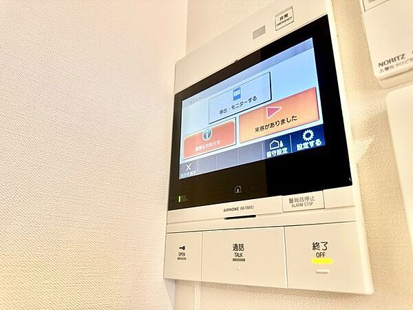 「見える安心」をカタチに。来訪者の確認ができるモニター付インターホン完備。