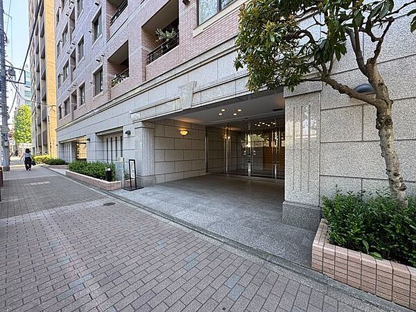 エントランスや駐車場、ちょっとしたお庭部分のお手入れが行き届いていて、共用部分がとてもキレイでした。