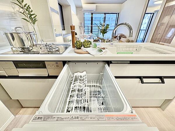 片付けの負担を軽減。様々なシーンで家事の時短に役立つ食洗機付。