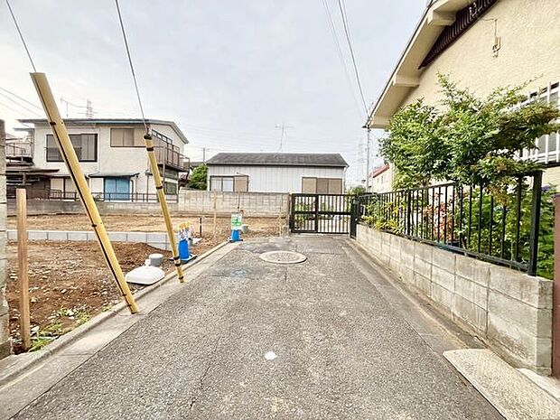 車での移動が多い場合は幹線道路へのアクセスのしやすさは重要。スムーズに駐車できるかもご確認ください。