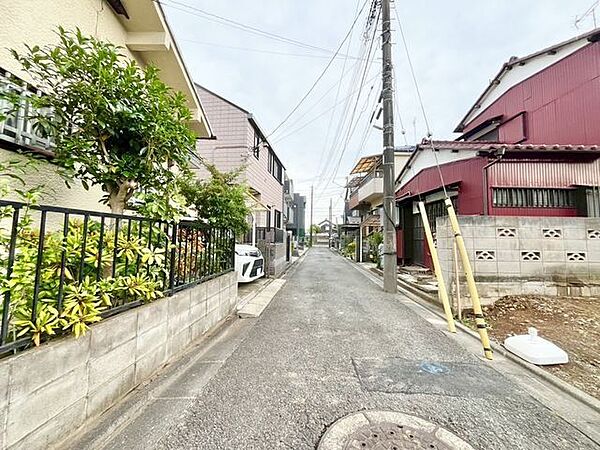 お住まい探しの中で是非チェックして頂きたいのが、前面道路の交通量と安全性、周辺の幹線道路の状況等です。