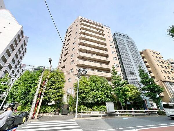 陽射しとともに、少しづつ装いを変える街の景観から、この街ならではの美しい風景とここから紡がれる物語。