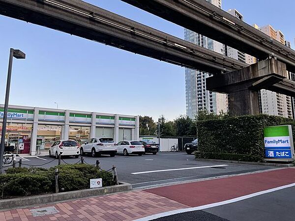 ファミリーマート港南四丁目店 300m