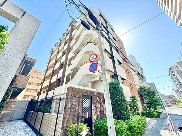 洗練されたデザインと機能性が織りなすこだわりの住空間。ゆったりとした時間をお過ごしください。