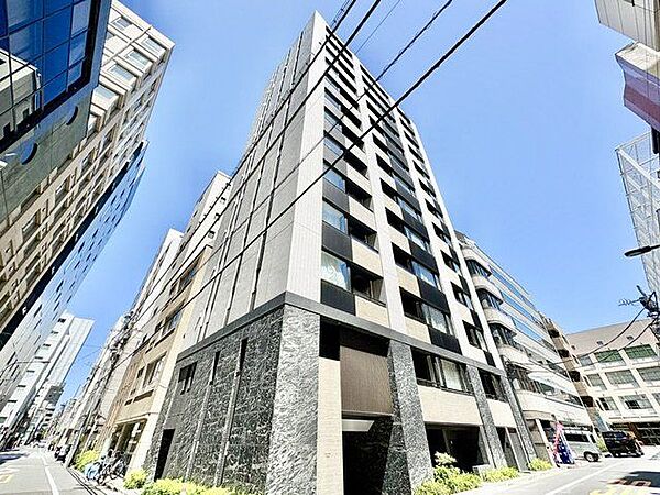 モダンでスタイリッシュな外観。落ち着きのある上質な空間へといざないます。