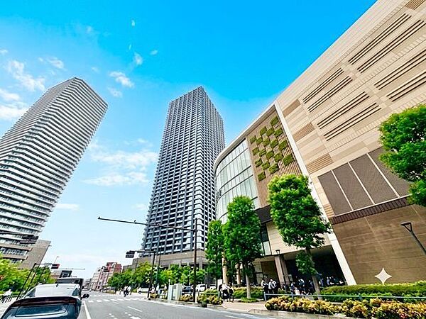 開放感豊かな景色が広がり、さわやかな暮らしが叶う住まいへ。（空の加工を生成AIで行っています）