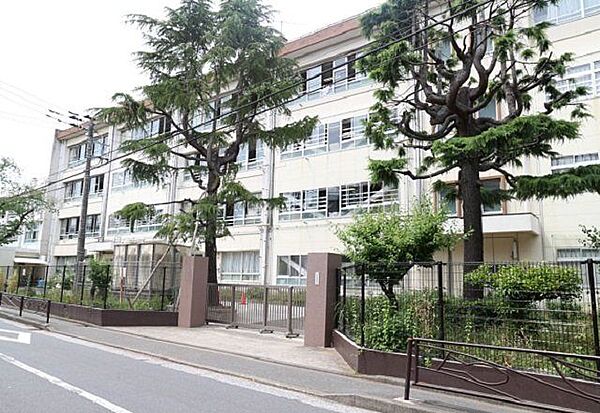川崎市立住吉中学校 900m