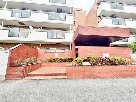 街の環境と住む人の暮らしを第一に考え、そこでしかできないエントランスを作り出されたこだわり。