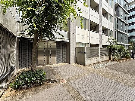 帰宅されるご家族や、訪れる方を優しく迎える・安らぎに満ちた生活空間を予感させてくれます。