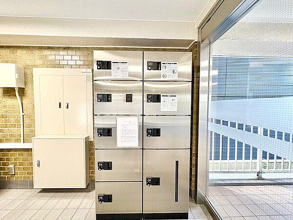 宅配ボックス有。お仕事やお出かけで荷物が受け取れない時も大変便利です。