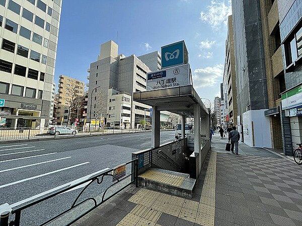 八丁堀駅 230m