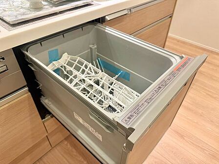 ビルトイン食洗機は、節水や節電機能も充実して家事の手助けをしてくれます。