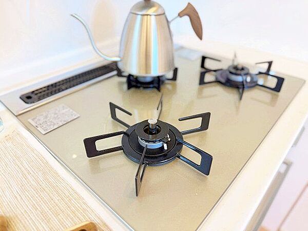 忙しいときでも一度にたくさんの料理が作れる3口コンロ。使い勝手の良さを考えました。