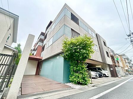 穏やかな住環境と充実の生活利便性を備えたこの地で誇りに思える住まいを実現。