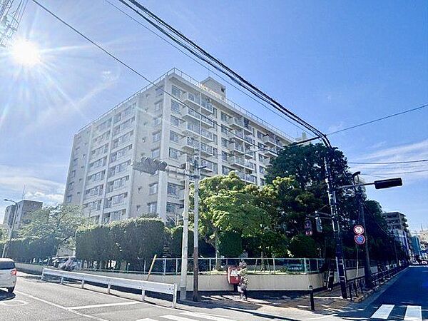 陽射しとともに、少しづつ装いを変える街の景観から、この街ならではの美しい風景とここから紡がれる物語。