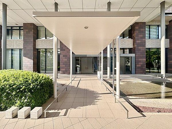 格調高いデザイン性を持つエントランスは、住む方のプライドを満たすクオリティ。