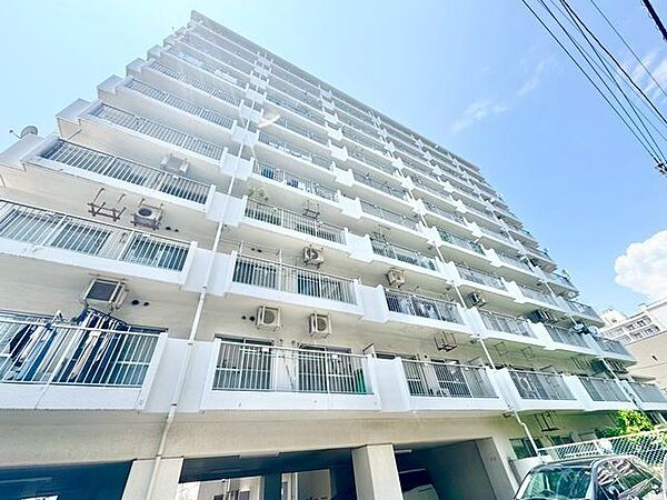 シンプルでスッキリとしたスタイリッシュな佇まい。家族の成長を見守り続け、美しい未来へ導いてくれます。