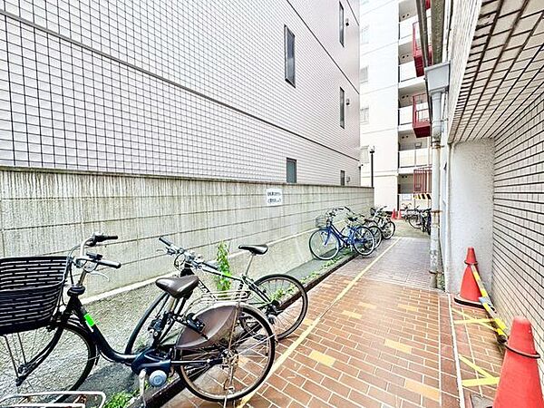 敷地内駐輪場。