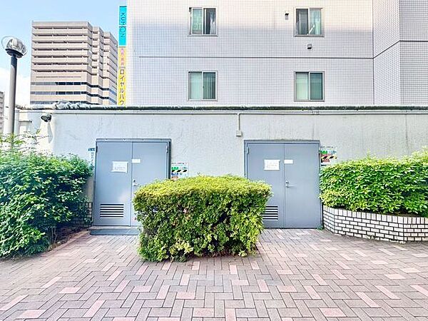 敷地内ゴミ置き場。