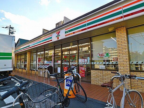 セブンイレブン世田谷成城8丁目店 130m