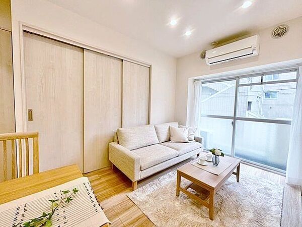 家具やアートなども余裕をもって配置できます。お気に入りのアイテムで満たしてください。