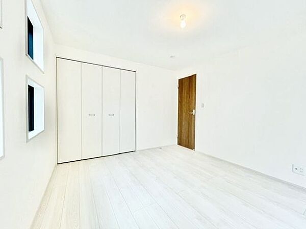 過ぎ行く時間をゆったりと感じることができる落ち着いたお部屋。静かな環境でリラックスタイムをスタート。