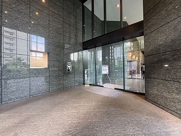帰宅されるご家族や、訪れる方を優しく迎える・安らぎに満ちた生活空間を予感させてくれます。