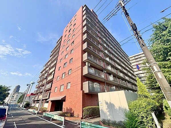 穏やかな住環境と充実の生活利便性を備えたこの地で誇りに思える住まいを実現。