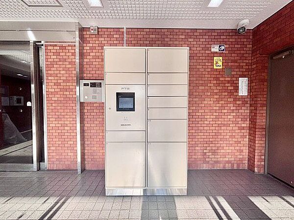 宅配ボックス有。お仕事やお出かけで荷物が受け取れない時も大変便利です。