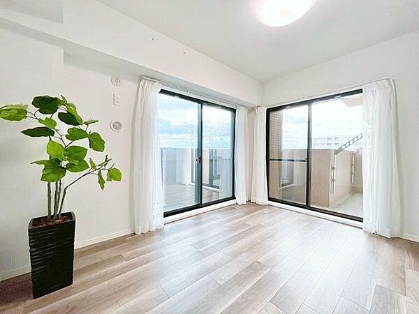 光を取り込みやすい2面採光のお部屋。