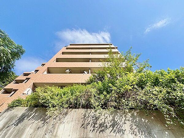 住む人がいつまでも心地良さを感じ続けられる多様な住空間を創造します。