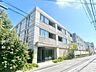 外観：街に溶け込む美しい佇まい。ゆとりある空間設計と贅沢な設備仕様が大きな魅力となっています。
