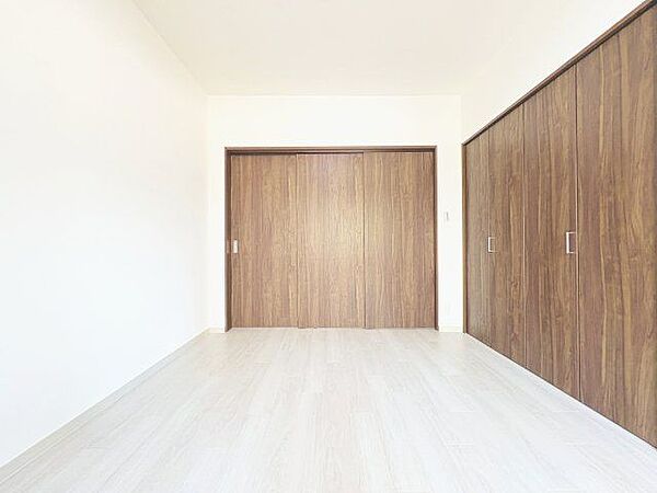 大切なプライベート空間は趣味・感性で個性的に飾って頂けるようシンプルに仕上げてあります。