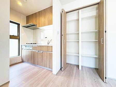 暮らしの中で輝き続けるキッチン。日々の調理を快適にサポート。あなたの暮らしに寄り添うキッチンです。