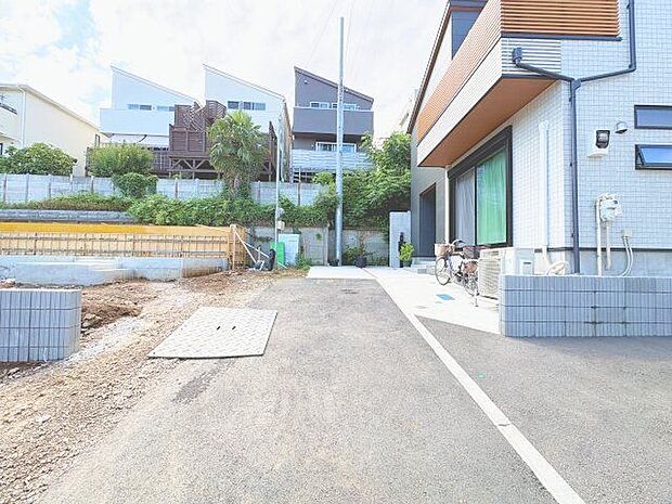 住人以外の車の進入も少なく、小さなお子様を持つご家庭にも安心。