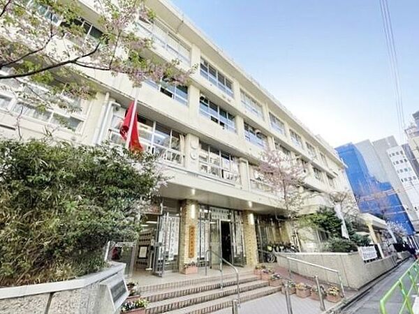 台東区立御徒町台東中学校 550m
