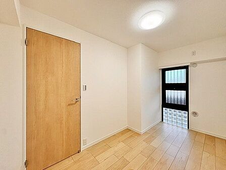 過ぎ行く時間をゆったりと感じることができる落ち着いたお部屋。プライベートな時間を満喫できます。