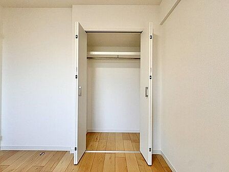 収納スペース。居室内に余計な家具を置く必要がないので、シンプルですっきりとした暮らし。