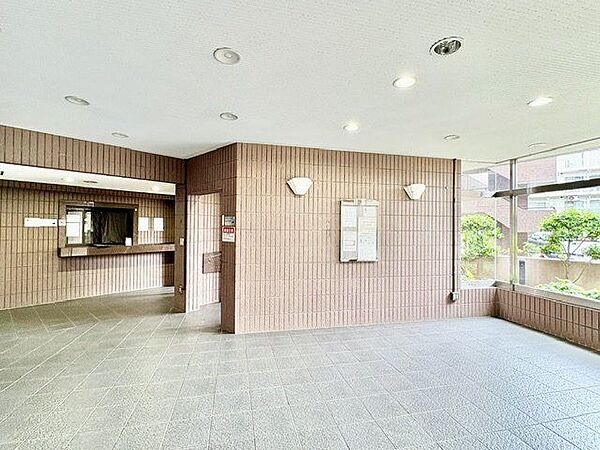 エントランスのお手入れが行き届き、共用部分がキレイでした。資産価値を高める部分としては重要です。