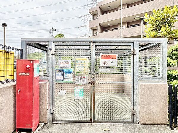 敷地内ゴミ置場。