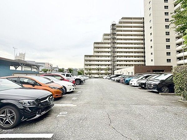 敷地内駐車場。