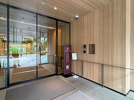 オートロック機能付で、安心のセキュリティ。毎日の暮らしを優しくサポートしてくれます。
